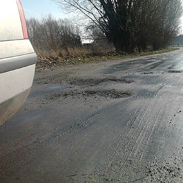 Mieszkacy Karsiboru narzekaj na beznadziejny stan drg