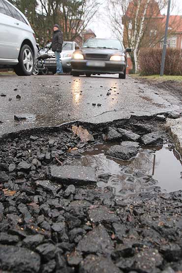 Dziurawe drogi nie tylko kosztem kierowcw