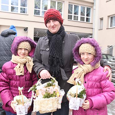 winoujcianie ruszyli z wielkanocnymi koszyczkami... przez niene zaspy