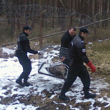 Policjanci nie tylko pomagają ludziom