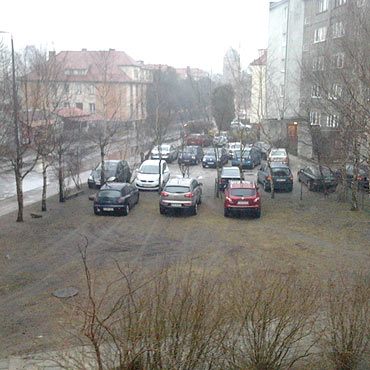 Parkingowy „sajgon” przy ul. Kotaja