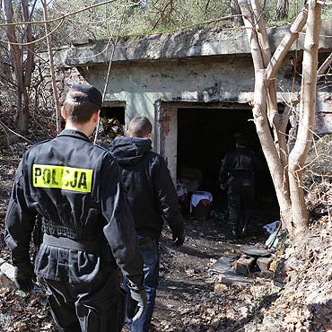 60 –letni mieszkaniec bunkra nie yje