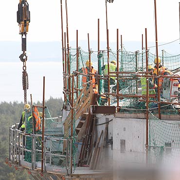 Budowa terminalu LNG idzie pen par