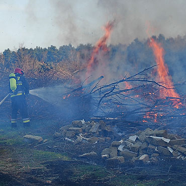 Kolejne poary nieuytkw przy Karsiborskiej. Straacy apeluj o rozwag