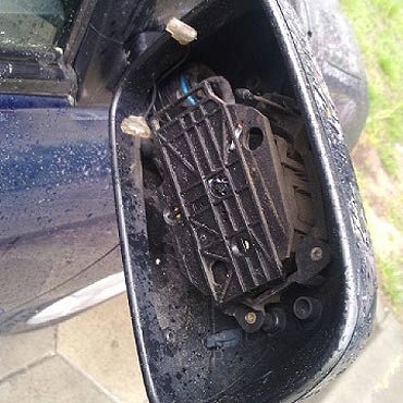 Skradziono wkady lusterek z 10 samochodw