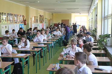 Konkurs matematyczny. Uczniowie szk podstawowych i gimnazjw zasiedli do zada. Zobacz film!
