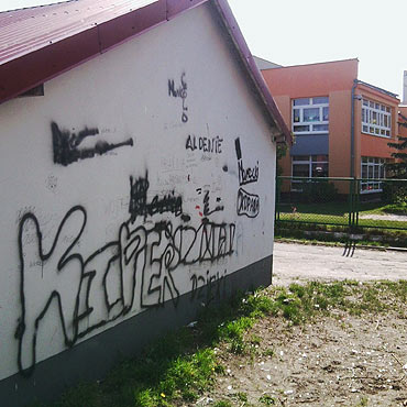 Szpecce malunki na garaach. Mieszkacy mwi stanowcze NIE!
