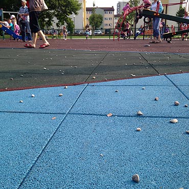 Plac zabaw mia by bezpieczny dla dzieci. Wyszo jak zawsze