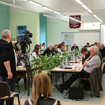 Bd rozmawia z wacicielem apteki