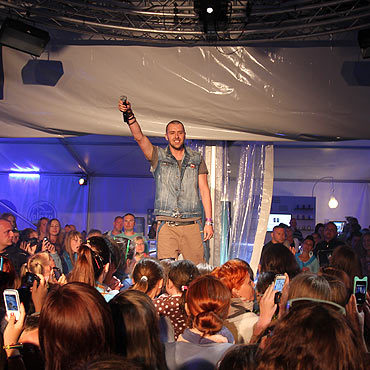 Grzegorz Hyy, finalista X Factora zapiewa dla winoujcia. Zobacz Film!