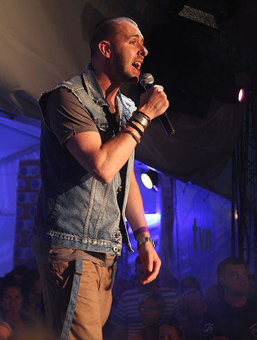 Grzegorz Hyy, finalista X Factora zapiewa dla winoujcia. Zobacz Film!