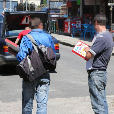 Stranicy maj ciga nielegalnych handlarzy. Nawet wieczorem