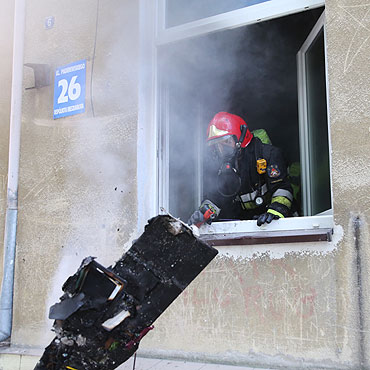 Zapalio si mieszkanie przy ulicy Paderewskiego. Ewakuowano lokatorw 