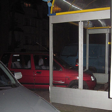 Zaparkowa tico w przystanku autobusowym!