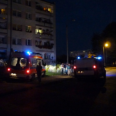 Spadł z IV-go piętra. Policja bada okoliczności zdarzenia