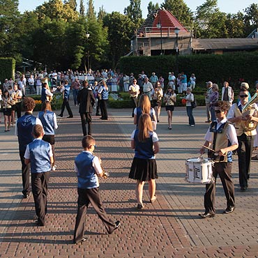Orkiestra ze Szczutowa rozkołysała promenadę