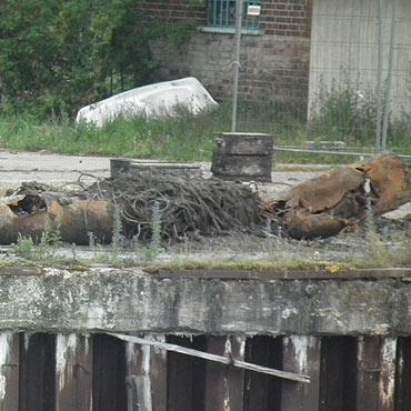 Miny płyną przez świnoujski port. Saperzy będą przewozić niewybuchy