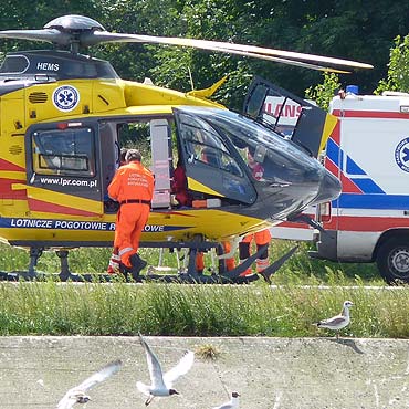 Wjechał na nią rowerzysta. Jest poważnie ranna