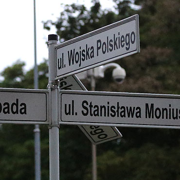 Kto niszczy tablice?