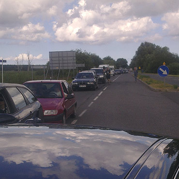 Skd ta kolejka na prom? Czytelniczka: To przez skrzyowanie i kierowcw- chamw
