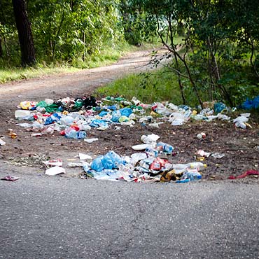 Ktoś wyrzuca tu śmieci „z przyzwyczajenia”. Jak go tego oduczyć?