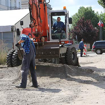 Wyrwnali nawierzchni parkingu