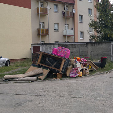 Porzdki w domu. A przed blokiem - ju nie