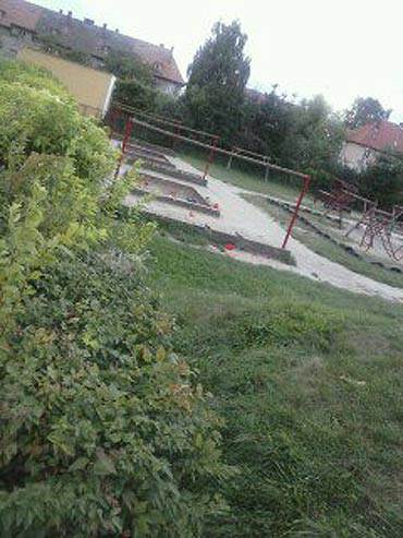 Niezabezpieczone piaskownice w przedszkolu