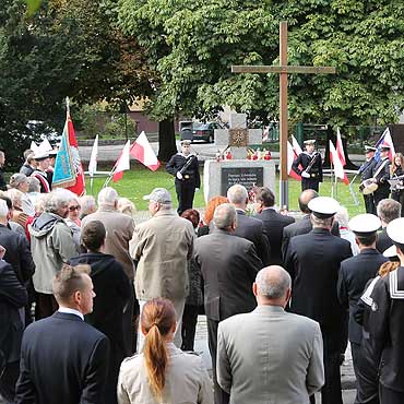 Uroczysto bez pastwowych flag? Takie rzeczy tylko u nas