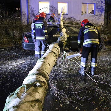 „Ksawery”  zaatakował! Ciemna i niespokojna noc w Świnoujściu. Zobacz film!