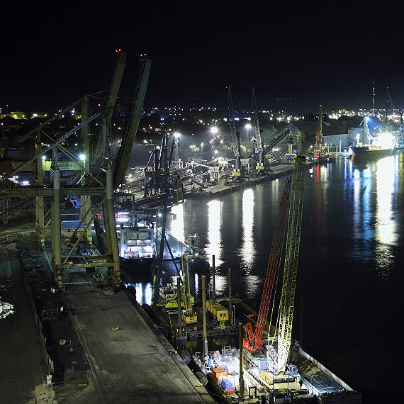 adunek stawia na Port Szczecin-winoujcie 