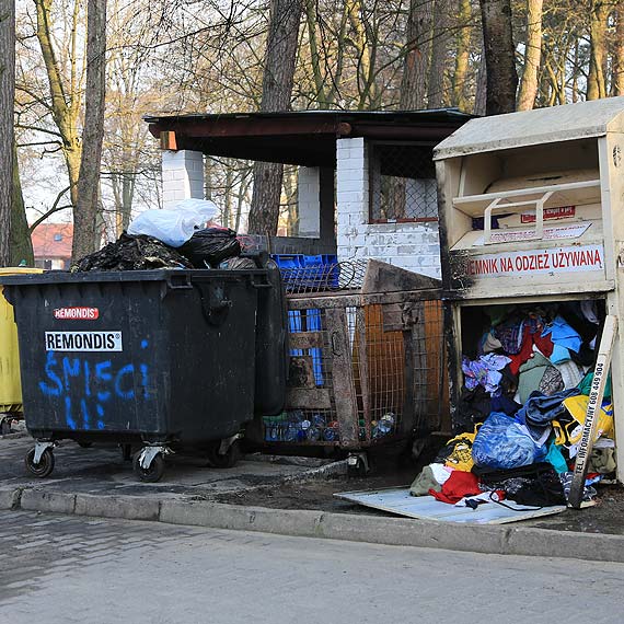 Czytelnik: Podpalacz grasuje na Krzywej i podpala mietniki