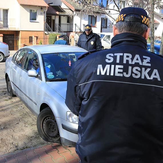 Stranicy wezm si za porzucane samochody   