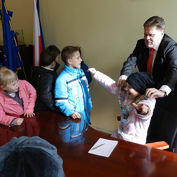 Zamkn szkoy i eby wszystko byo za darmo. Uczniowie jedynki w Urzdzie Miasta