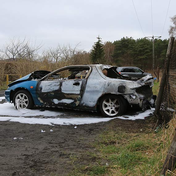 Przy ulicy Szkolnej spona mazda