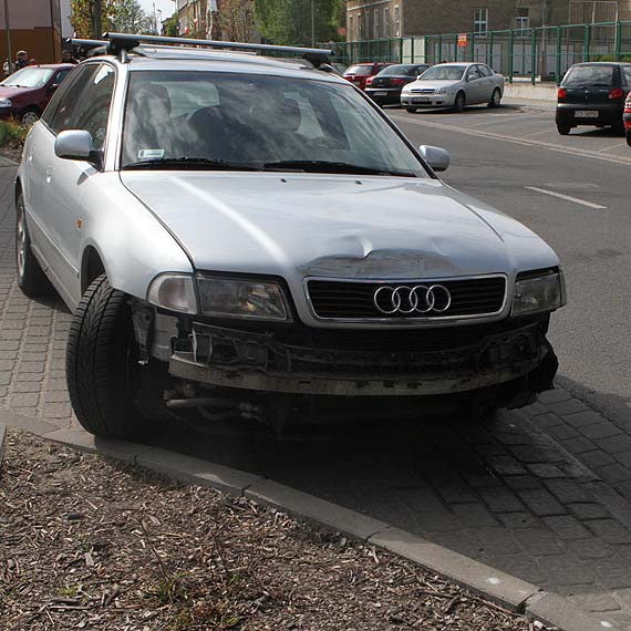 Na ulicy Piastowskiej kierowca audi nie ustpi pierwszestwa i uderzy w renault