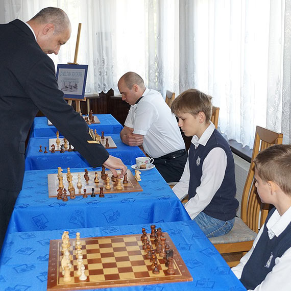 Symultana Szachowa w Klubie 8FOW