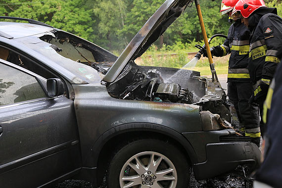 Volvo stano w pomieniach na krajowej trjce