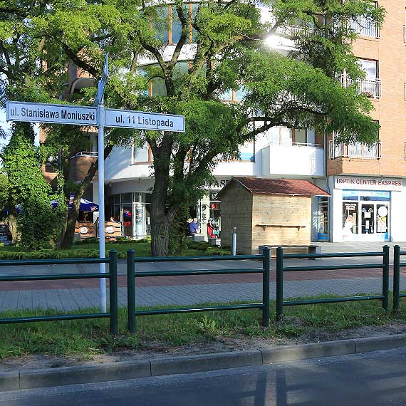 Drewniana budka przy 11 Listopada to samowola budowlana