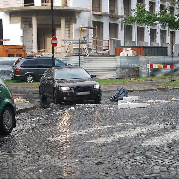Na posprztanie chodnika trzeba jeszcze poczeka  