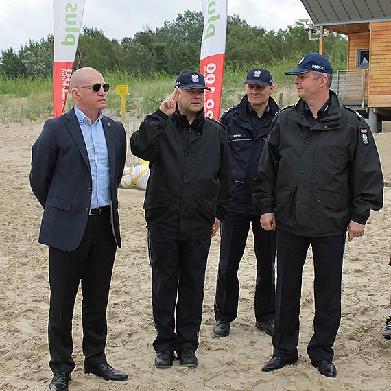 P³ywacka Morska Sztafeta Policyjna ruszy³a ze ¦winouj¶cia!