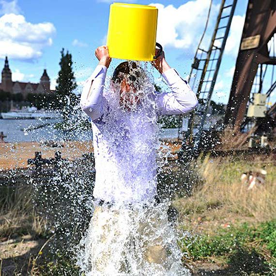 Marszaek wojewdztwa docza do zabawy w "splash"