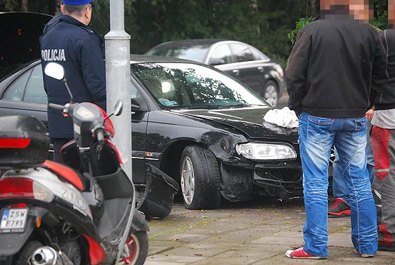 O wos od tragedii. Brawurowa jazda zakoczya si na drzewie