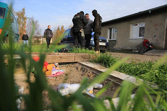 Podejrzana substancja w budynku przy Steyera. Na miejscu grupa minersko- pirotechniczna. Zobacz film!