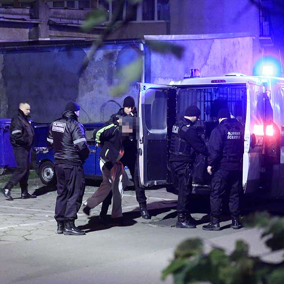 Zatrzymani na gorcym uczynku kradziey malucha. Byli pijani