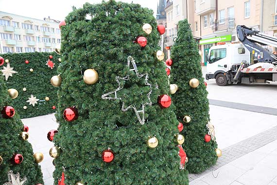Ozdoby na choince s zniszczone. Rzecznik twierdzi, e zostay wymienione