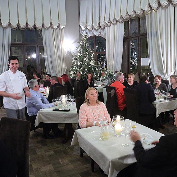  Uczestnik MasterChefa Leszek Wodnicki gotowa dla goci w restauracji Casino. Zobacz film!