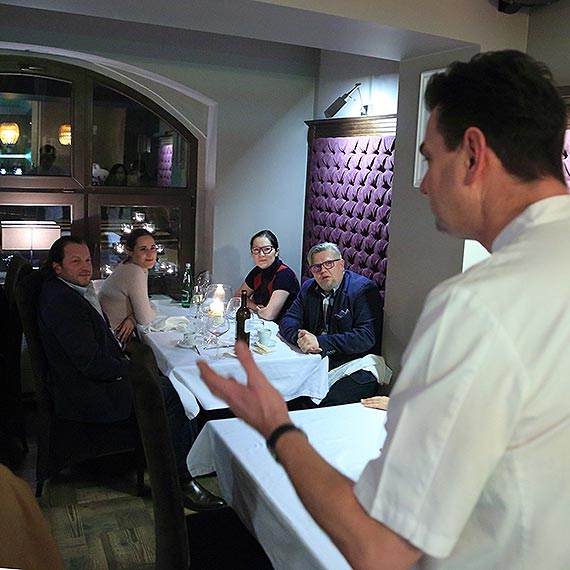 Uczestnik MasterChefa Leszek Wodnicki gotowa dla goci w restauracji Casino. Zobacz film!