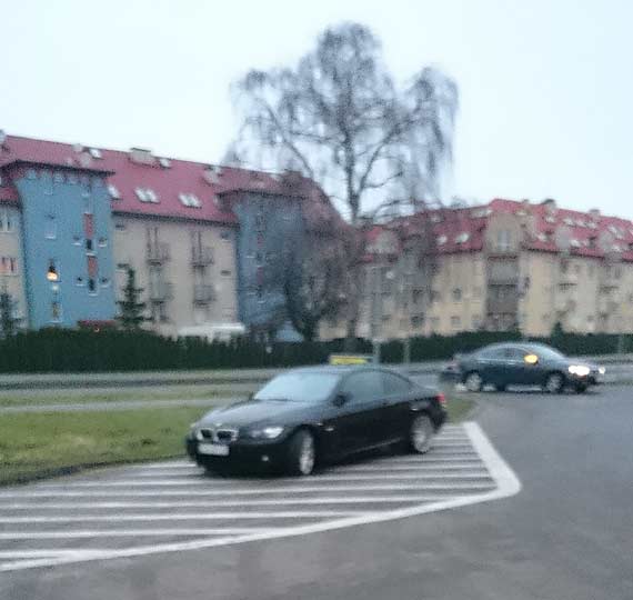 Tak si parkuje BMW! Inaczej chyba nie wypada...