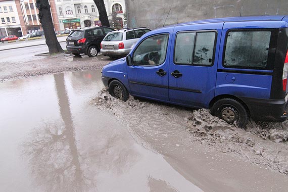 Nie załatali, bo Żmurkiewicz tutaj nie parkuje?